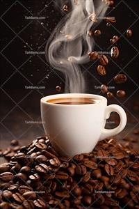 تصویر با کیفیت فنجان داخل دانه های قهوه